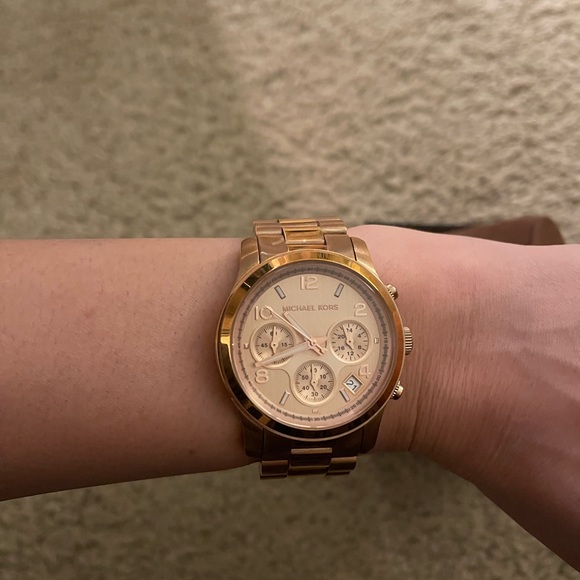 Michael Kors Runway Rose Gold Watch - Picture 4 of 6